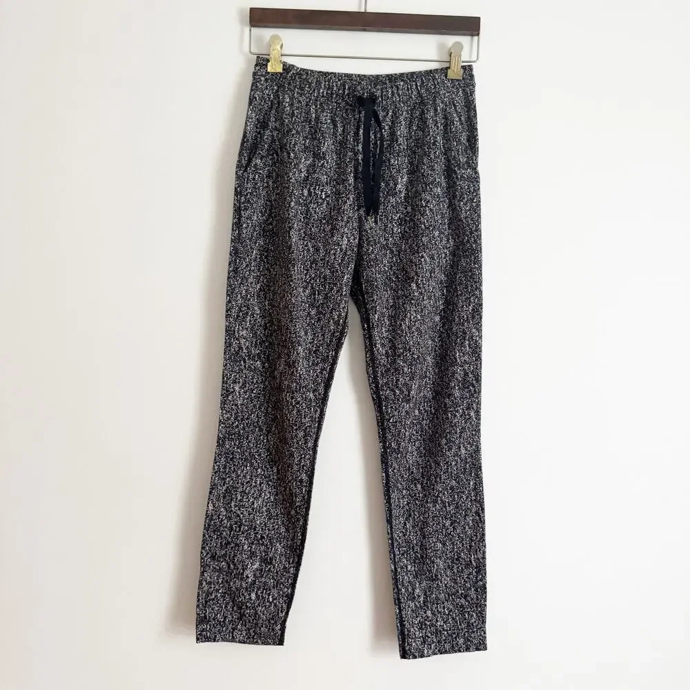 LULULEMON Jet Crop Pant Power Luxtreme Suited Jacquard Black White 4